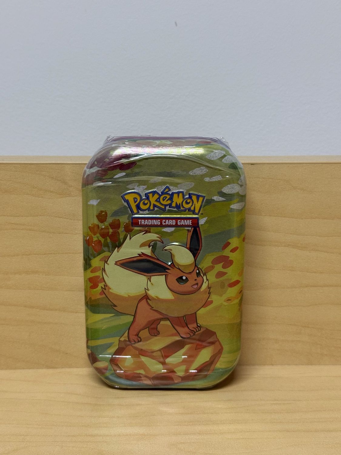 Pokemon Prismatic Mini Tin (Flareon 1)