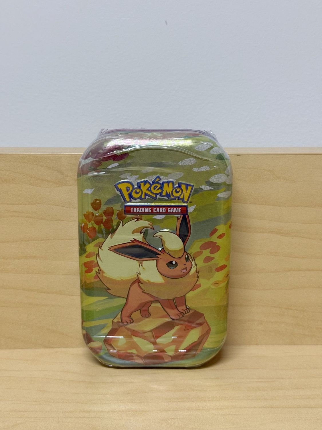 Pokemon Prismatic Mini Tin (Flareon 2)
