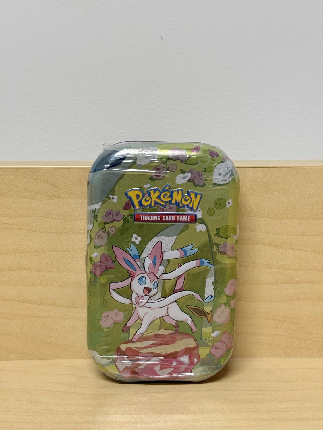 Pokemon Prismatic Mini Tin (Sylveon 1)