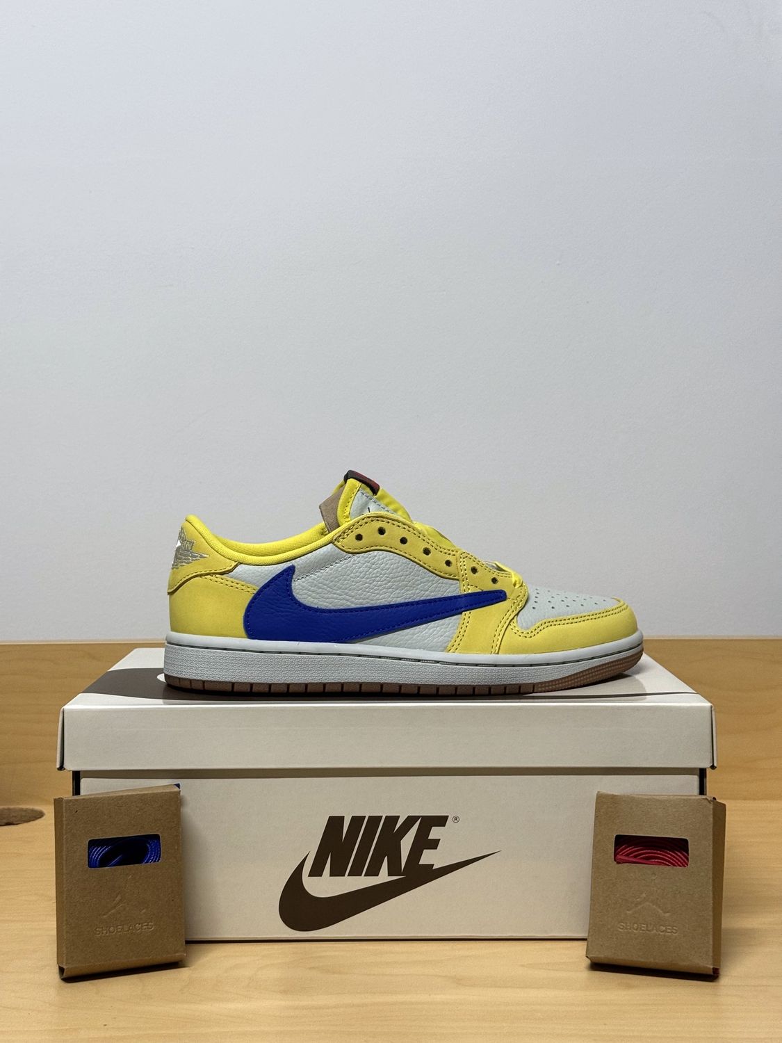 Jordan 1 Low Travis Canary Sz 7W (A)