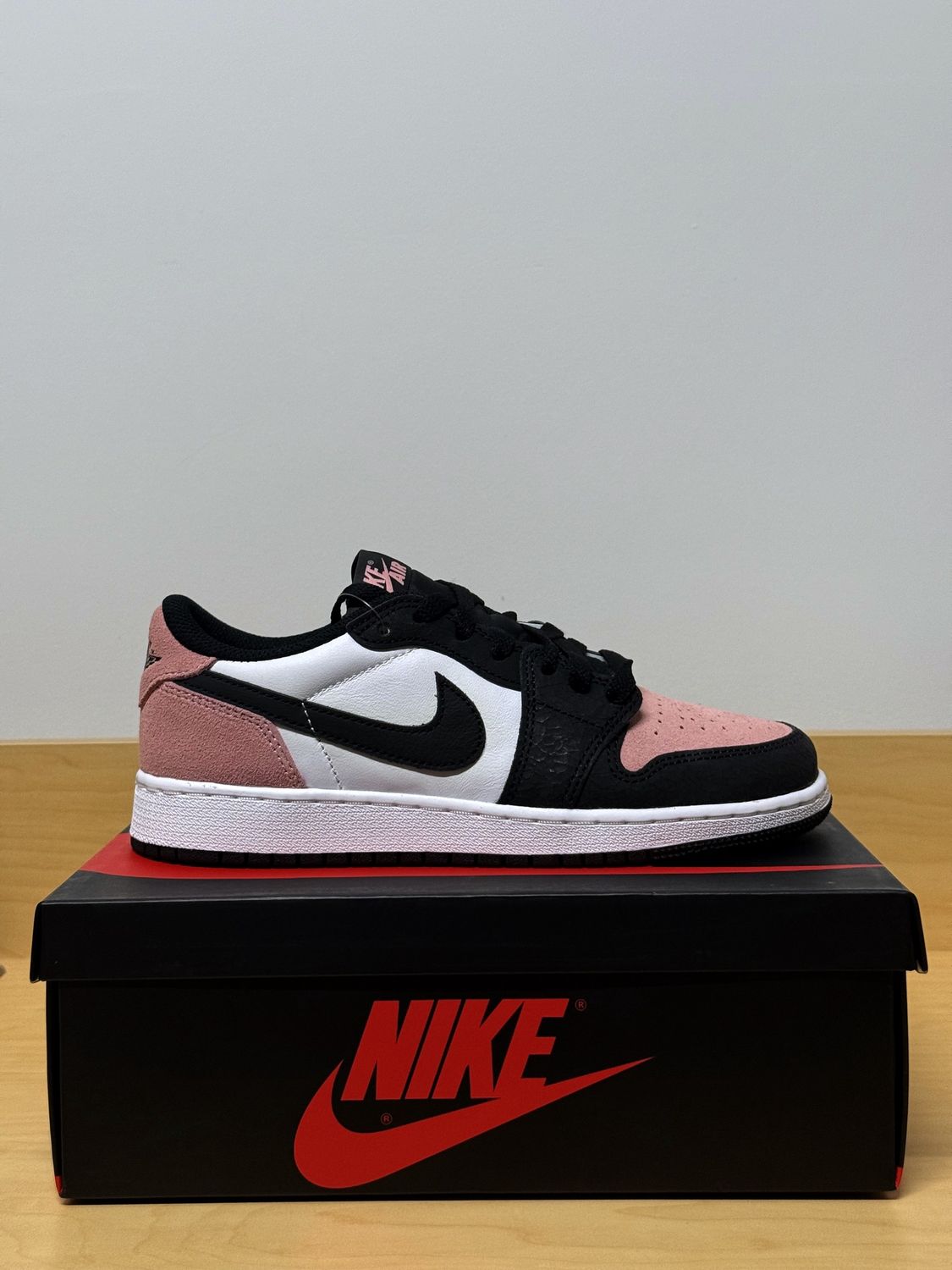 Jordan 1 Low Bleach Coral Sz 4Y