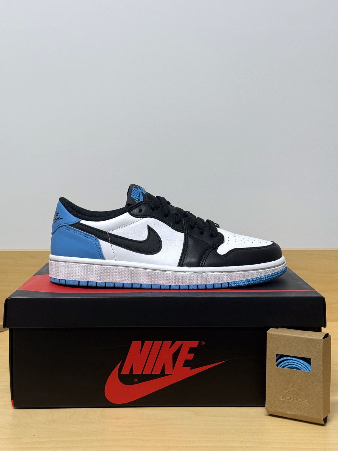 Jordan 1 Low Women's Powder Blue Sz 8W (6.5Y)