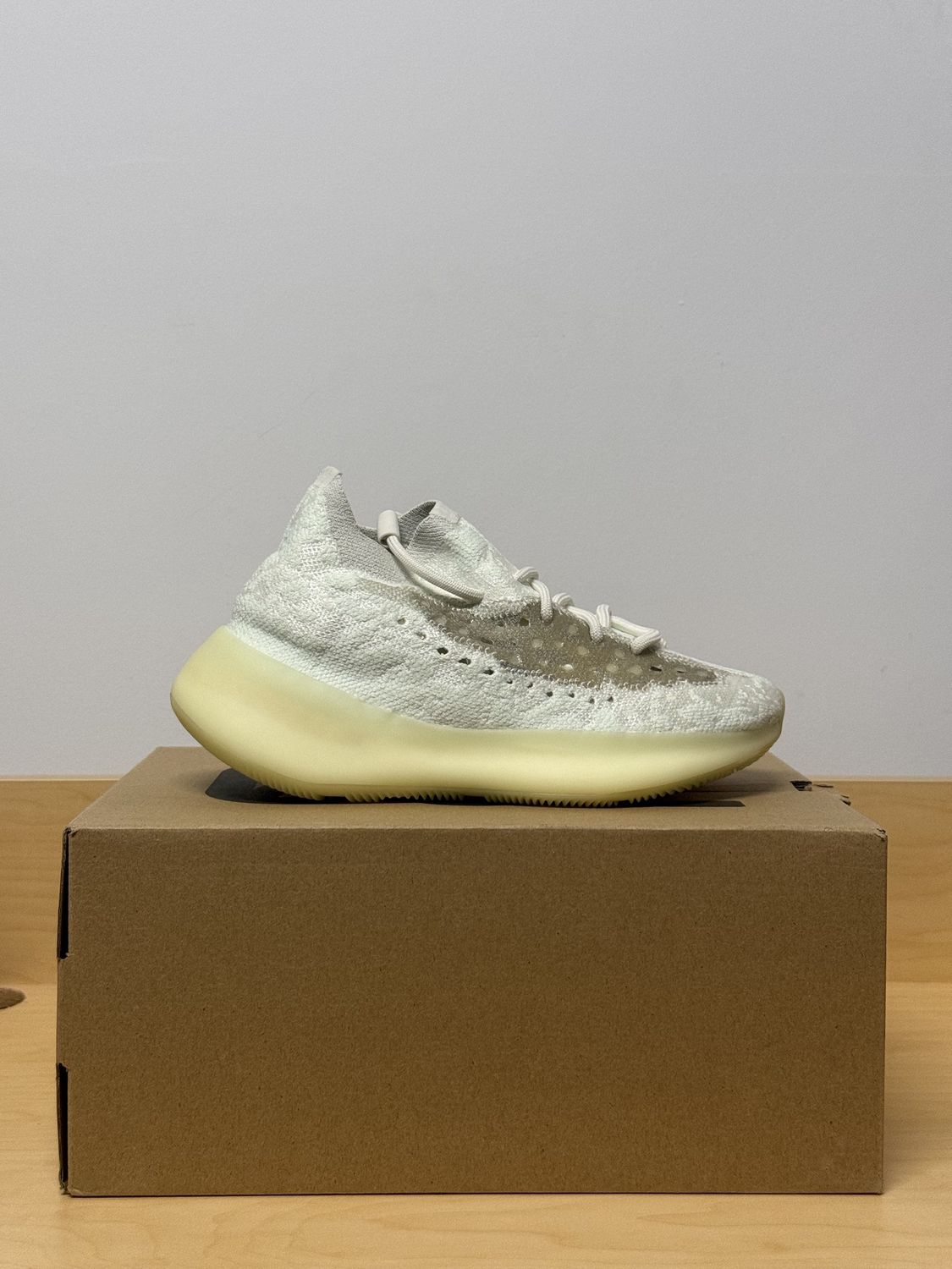 Yeezy 380 Calcite Glow Sz 5Y