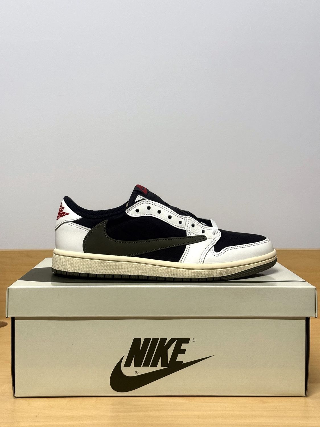 Jordan 1 Low Travis Olive Sz 7W (5.5Y)