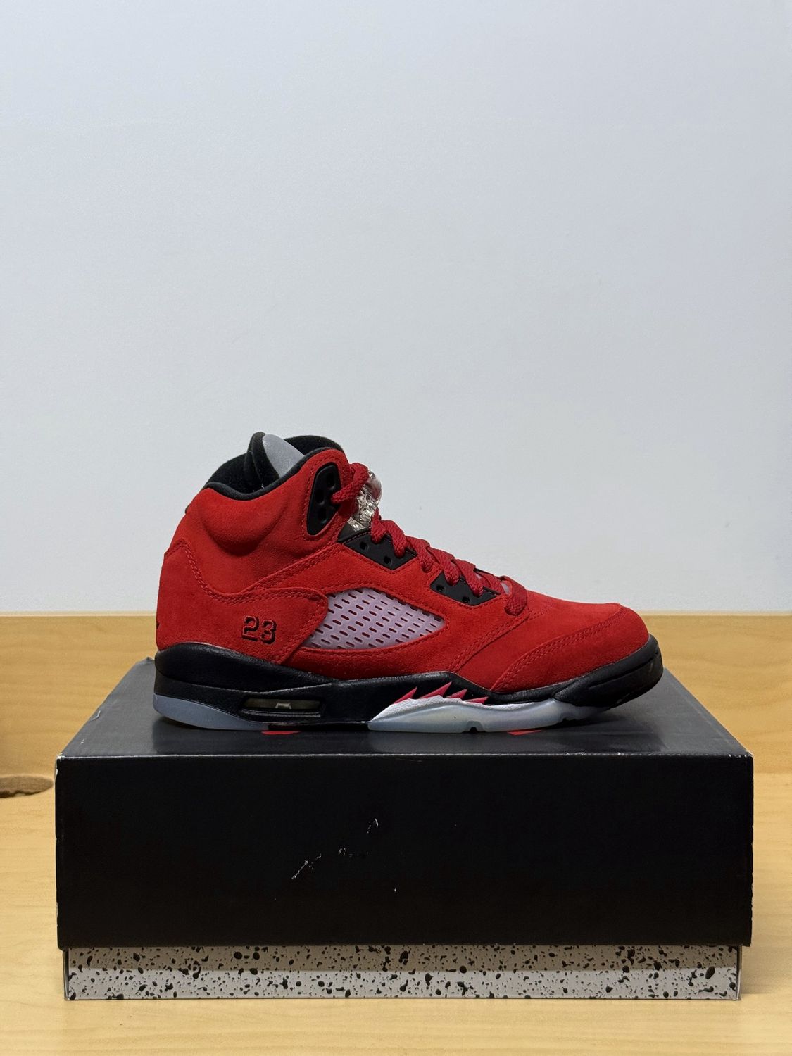 Jordan 5 Raging Bulls Sz 4.5Y