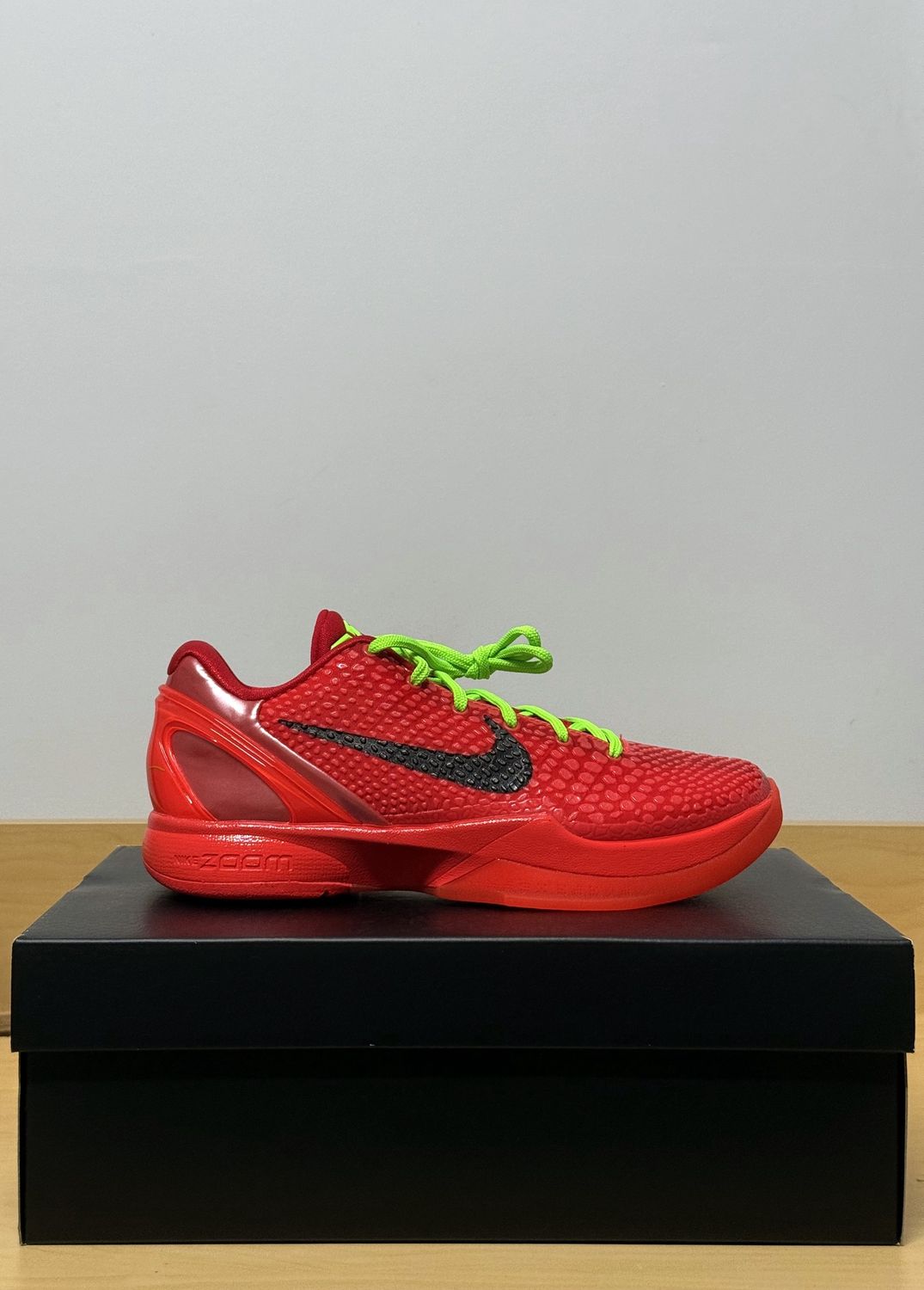 Kobe 6 Red Grinch Sz 8M