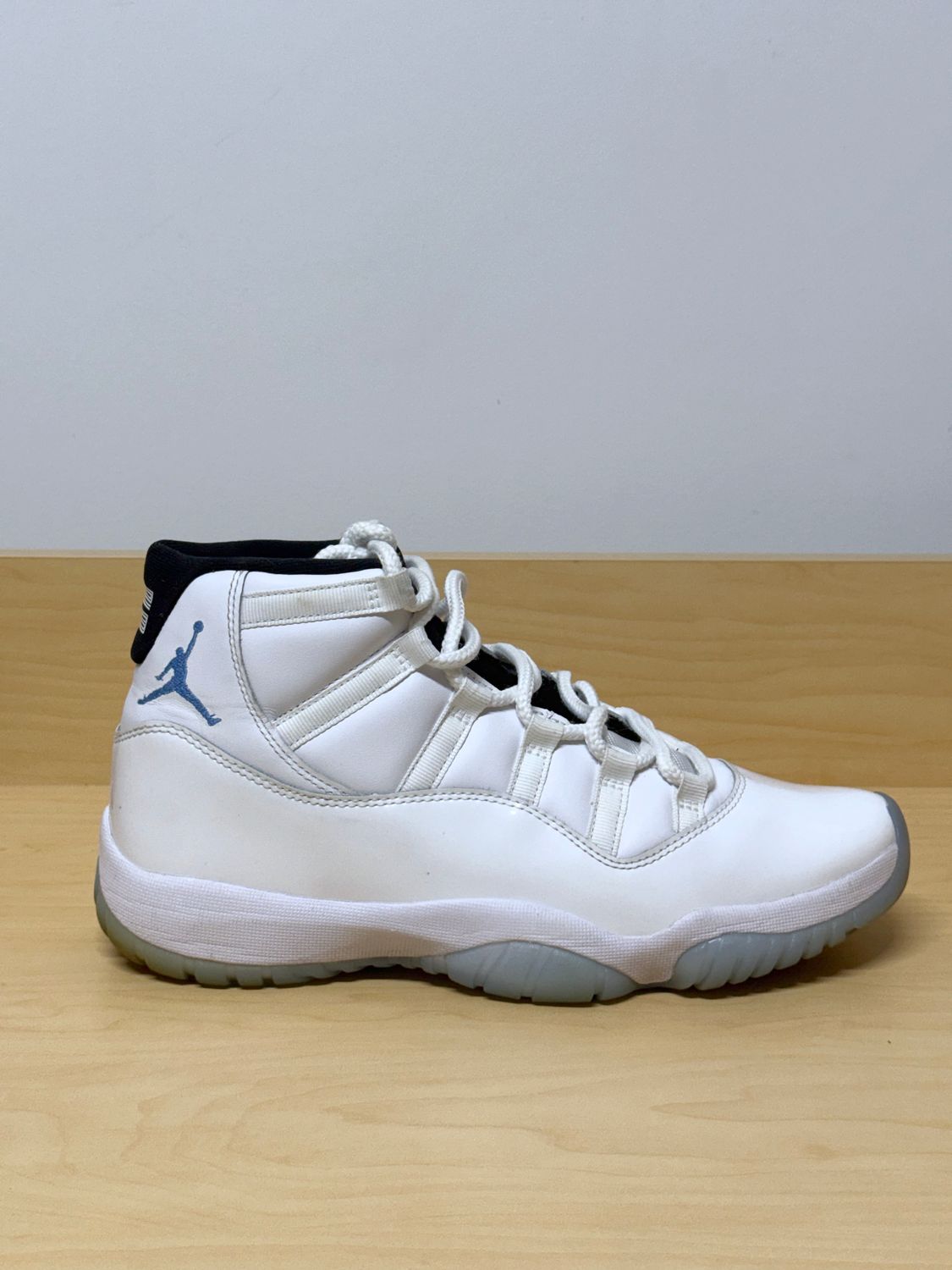 Jordan 11 Legend Blue Sz 9M Used