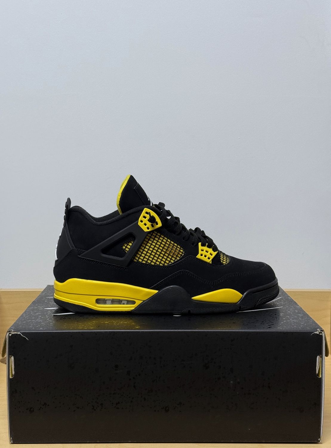 Jordan 4 Thunders Sz 12M