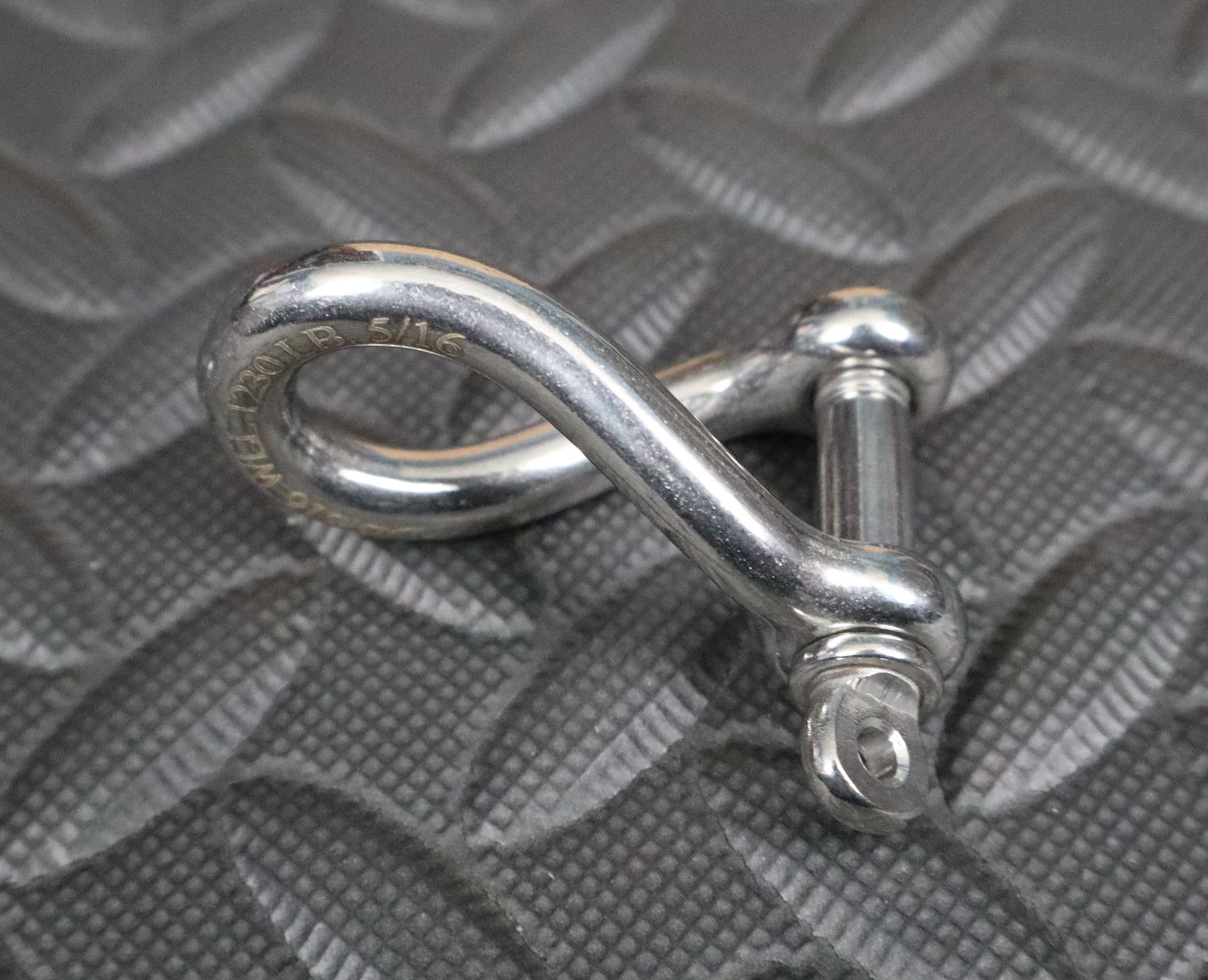 Twist Shackle
