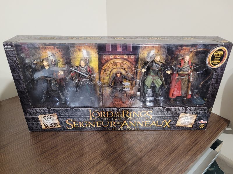 LOTR Helm's Deep Set w/ Exclusive Haldir Action Figure Included