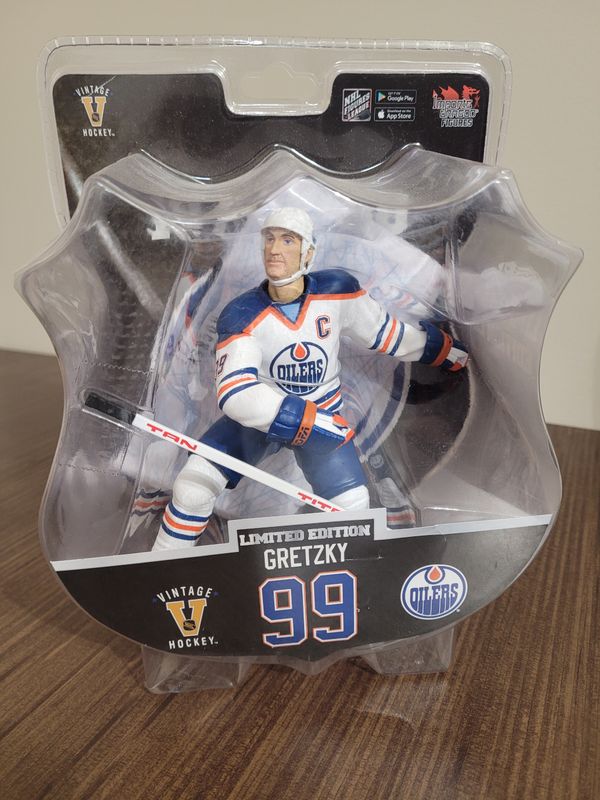 Wayne Gretzky Figurine