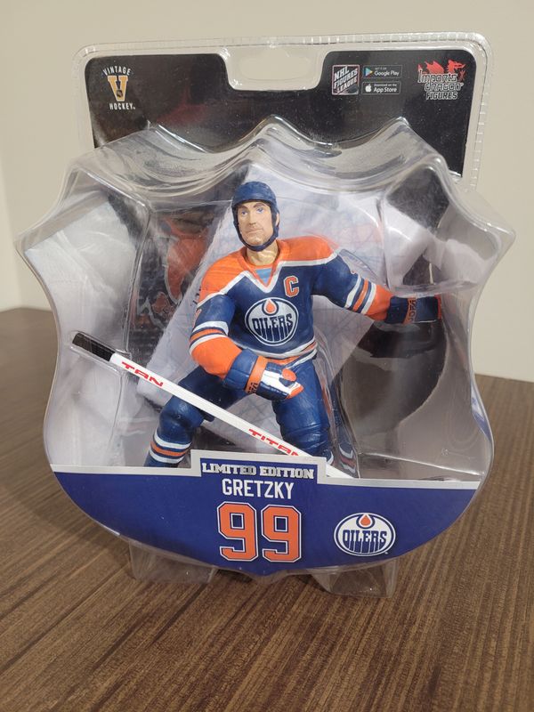 Wayne Gretzky Figurine