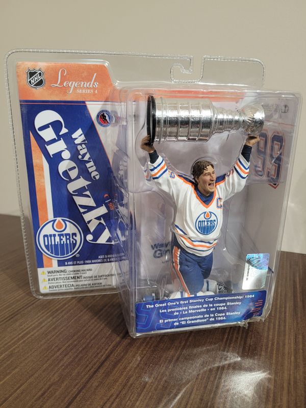 Wayne Gretzky McFarlane w/ Stanley Cup - Slightly Damaged