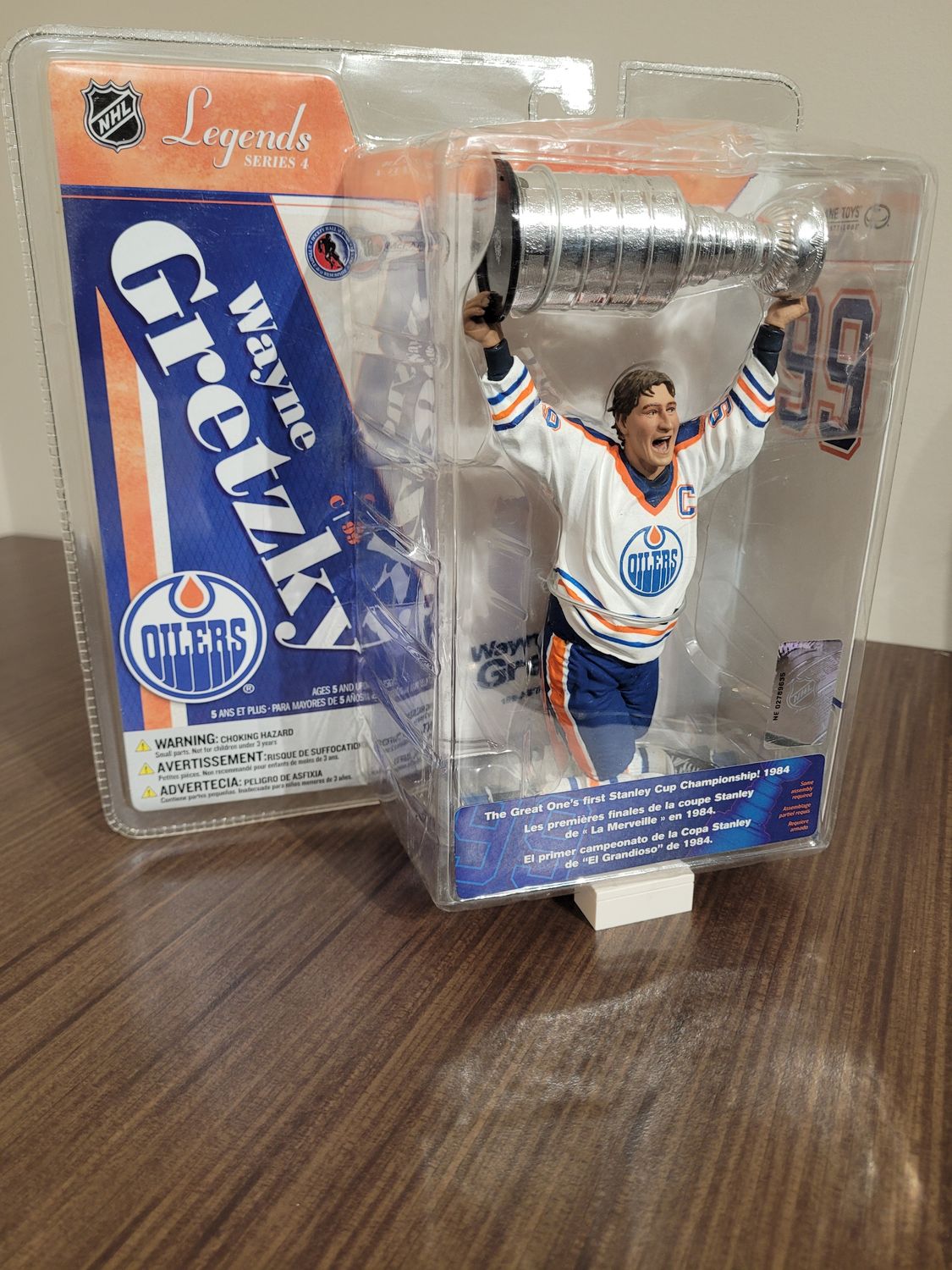 Wayne Gretzky McFarlane w/ Stanley Cup