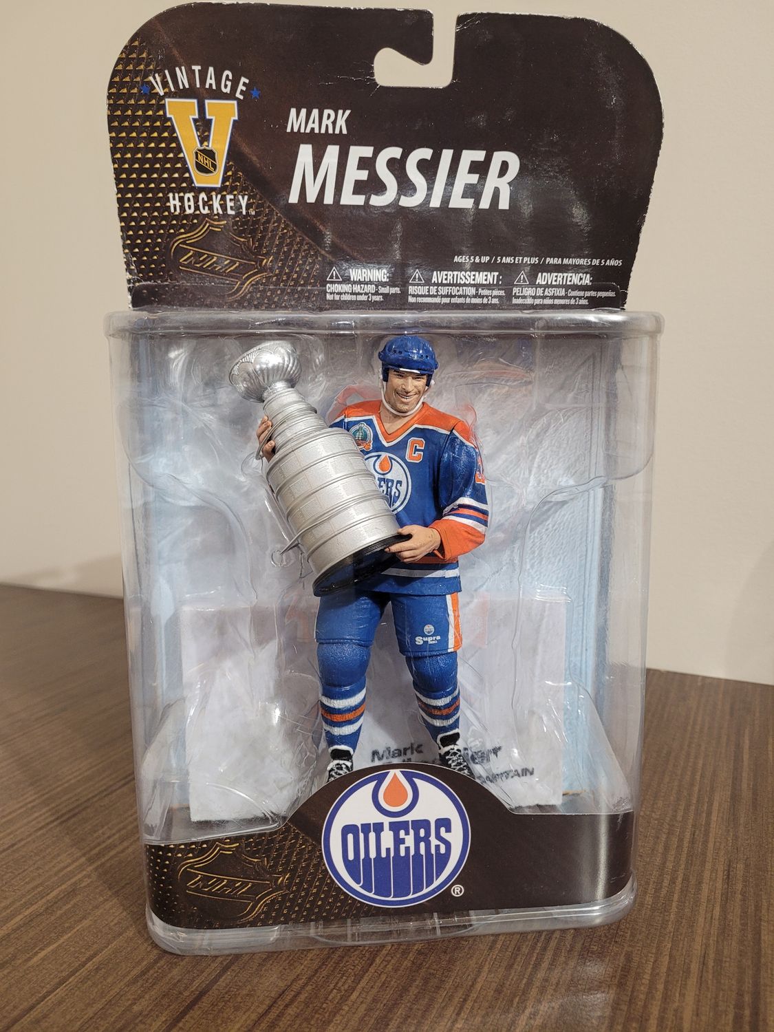 Mark Messier McFarlane w/ Stanley Cup - Damaged