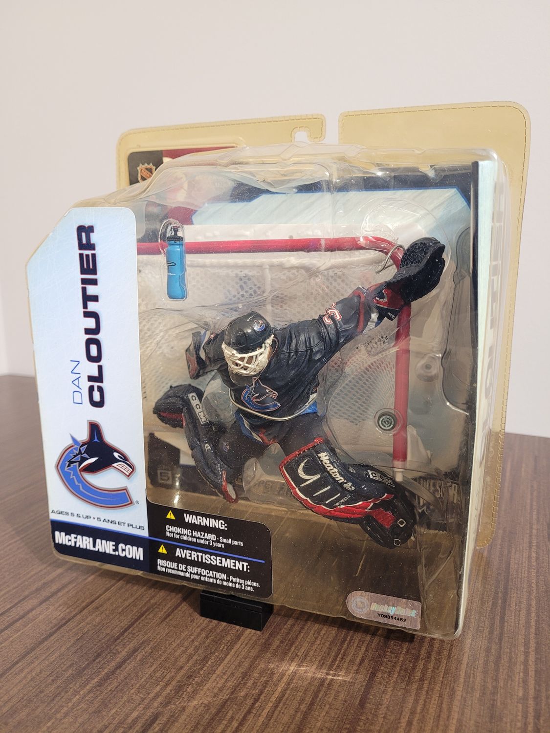 Dan Cloutier McFarlane w/ Net - Damaged