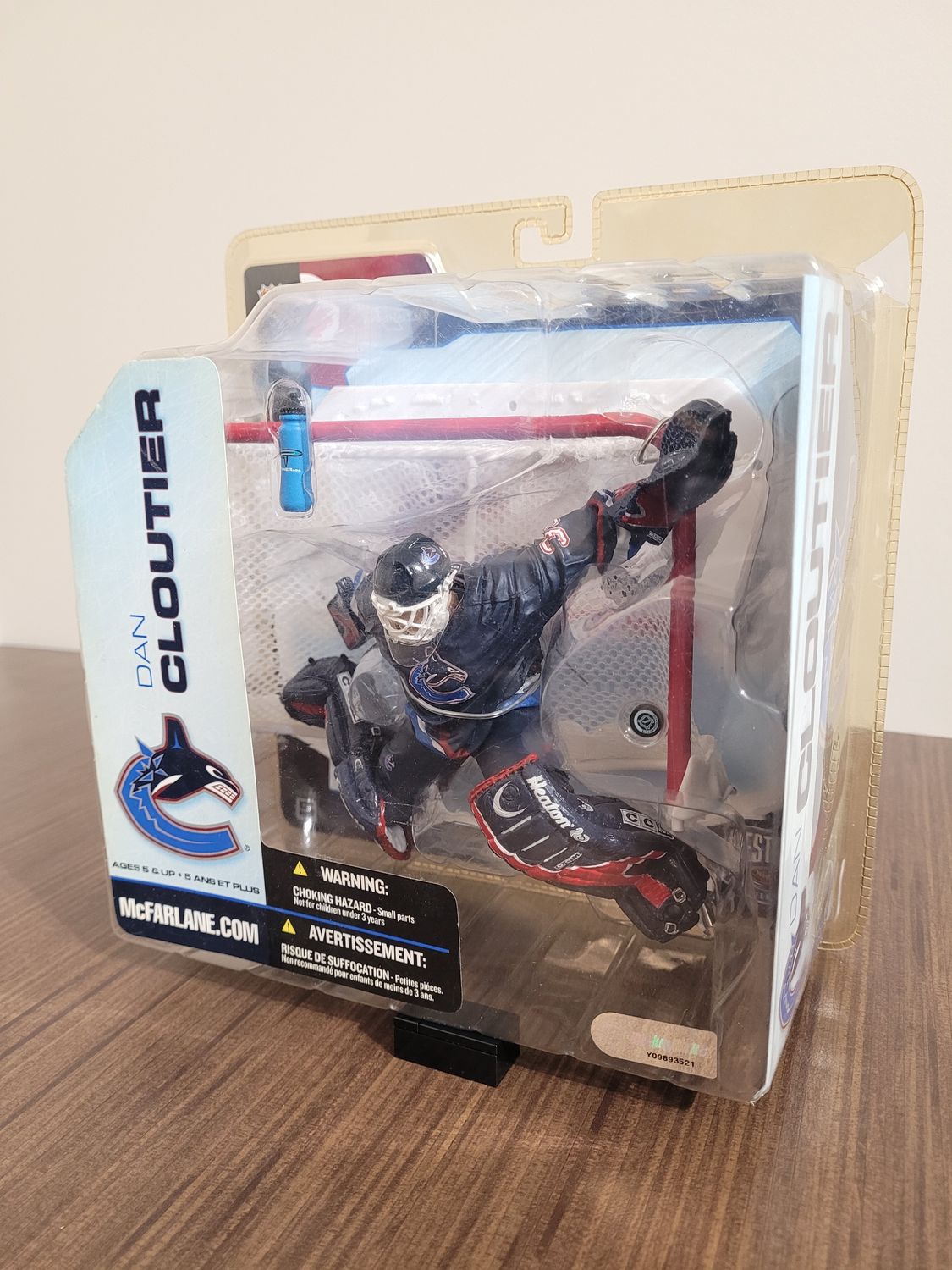 Dan Cloutier McFarlane w/ Net - Minimal Damage