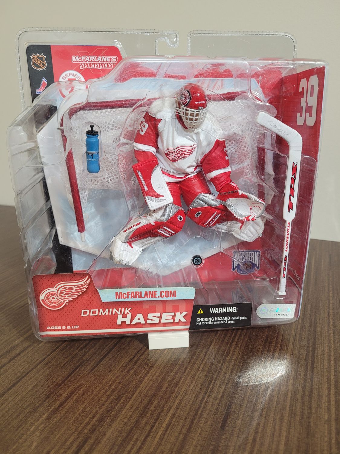 Dominik Hasek McFarlane White Variant w/ Net