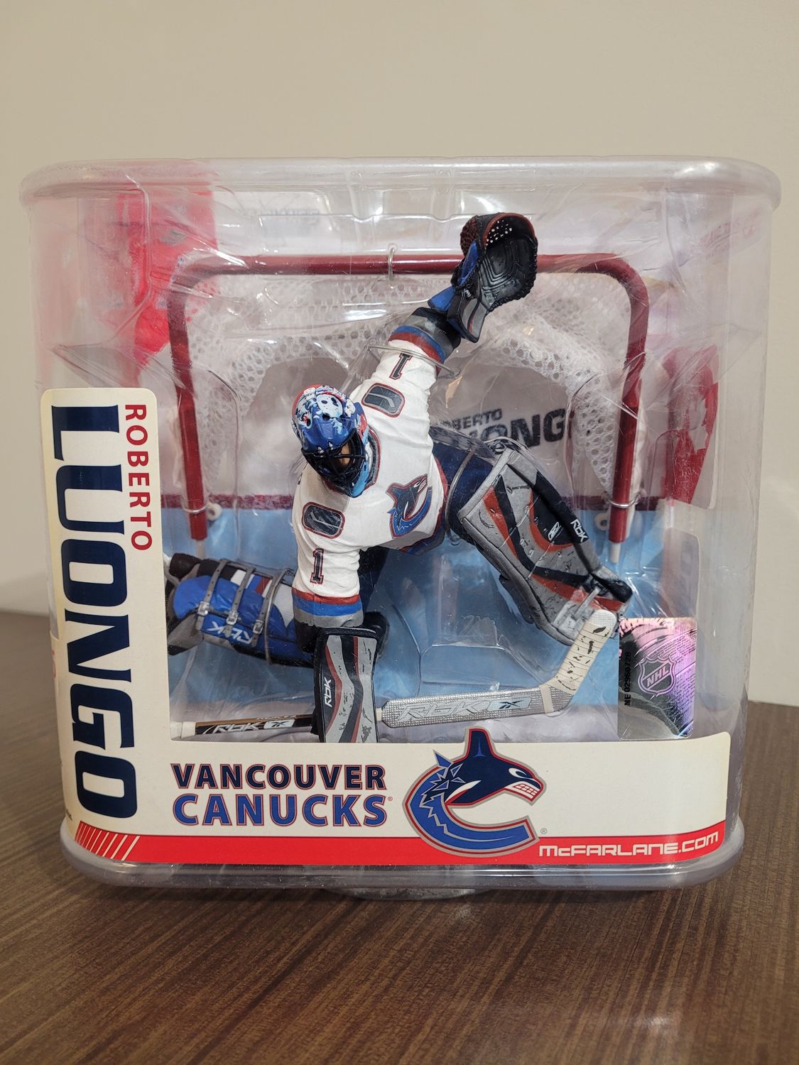 Roberto Luongo McFarlane w/ Net