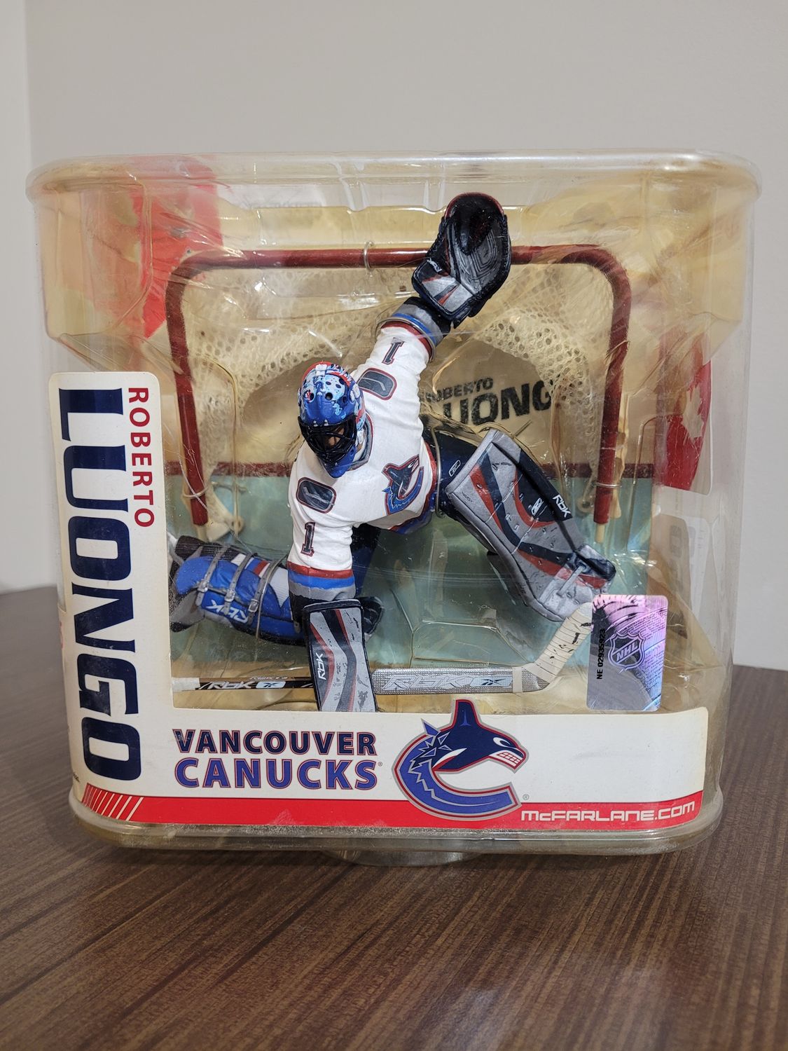 Roberto Luongo McFarlane w/ Net - Yellowed