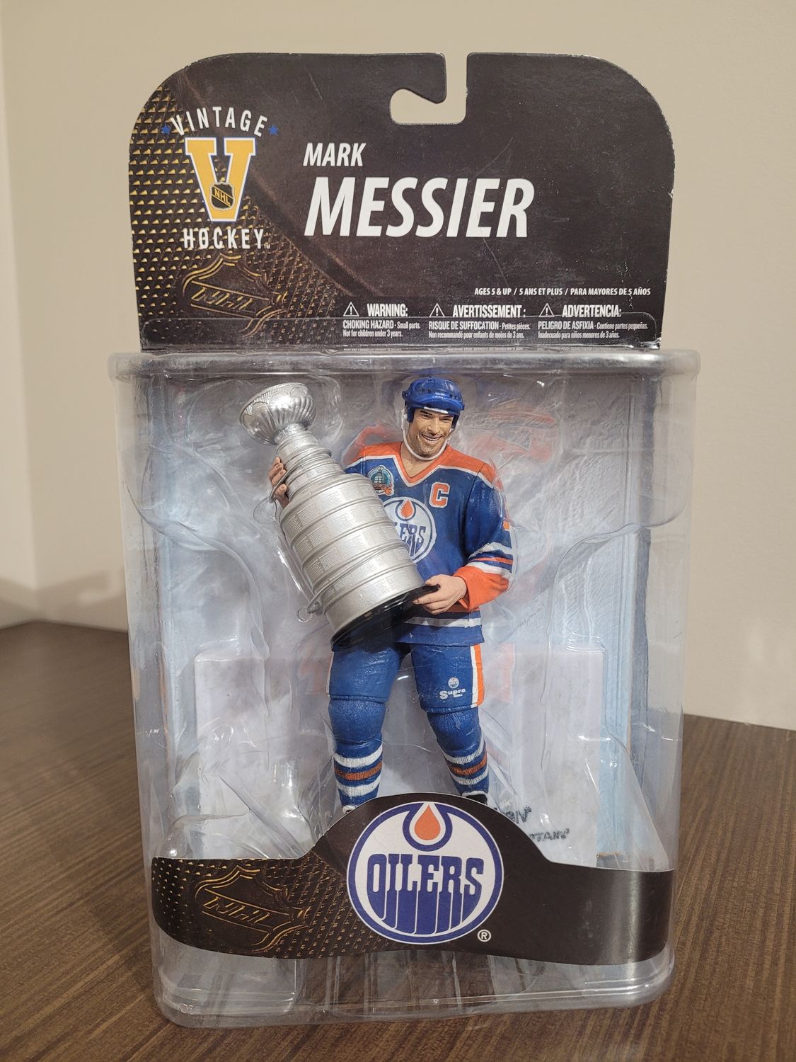 Mark Messier McFarlane w/ Stanley Cup