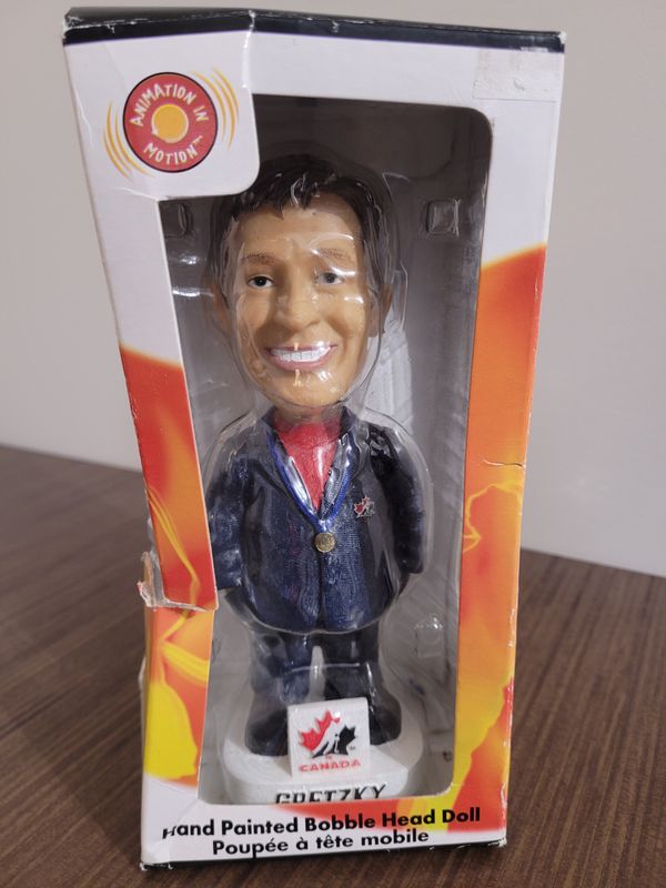 Wayne Gretzky Hand-Painted Bobblehead - Damaged