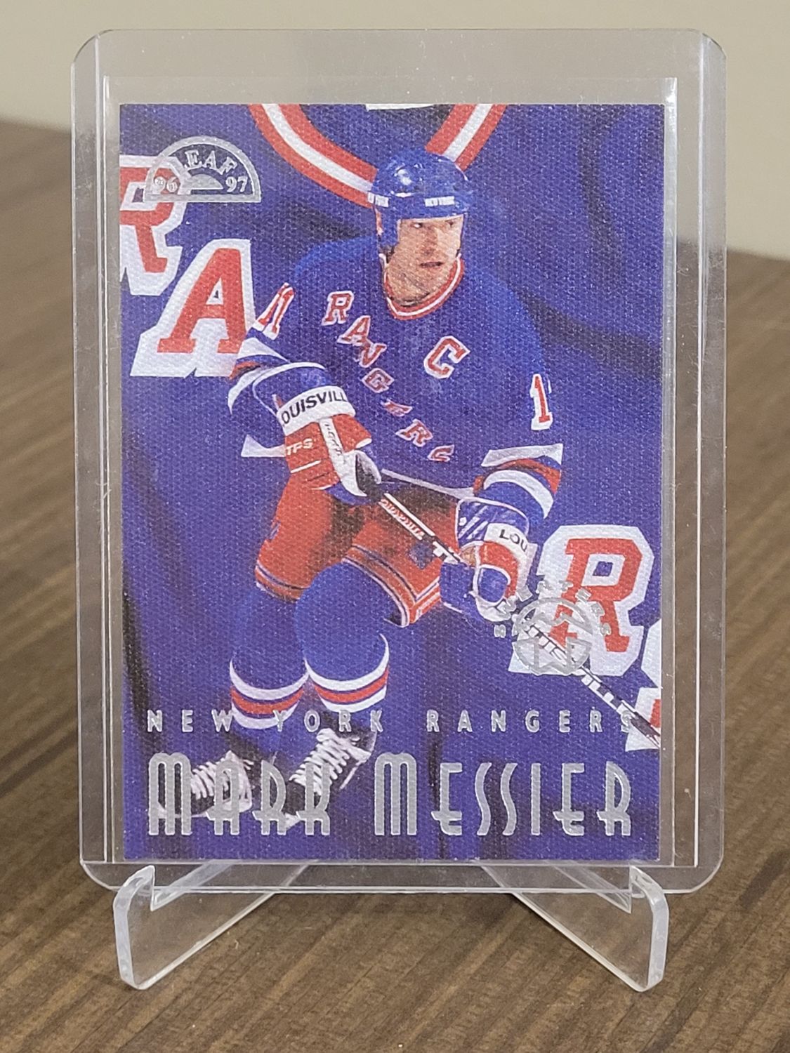 Mark Messier 1996-97 Donruss Leaf Sweaters 8