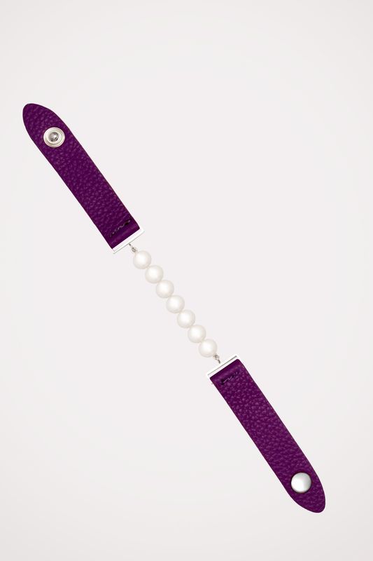 Édesvízi gyöngy - lila bőr karkötő