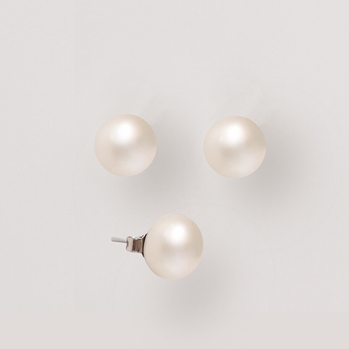 Fehér bedugós fülbevaló több méretben- édesvízi igazgyöngy