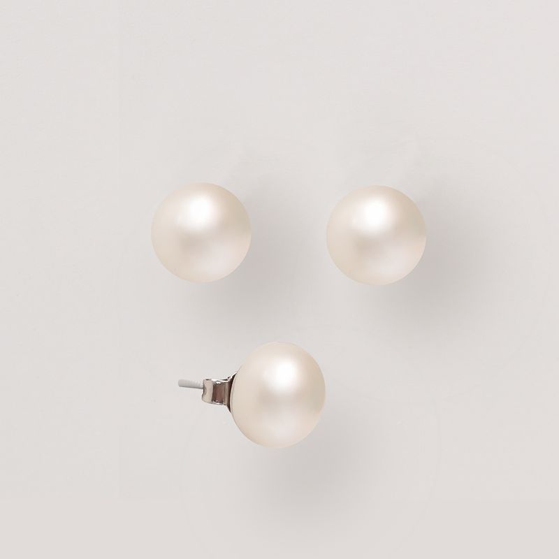 Fehér bedugós fülbevaló több méretben- édesvízi igazgyöngy Fehér bedugós fülbevaló több méretben- édesvízi igazgyöngy