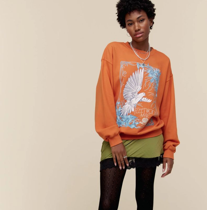 Daydreamer Women's Fleetwood Mac Dove Boyfriend Crew