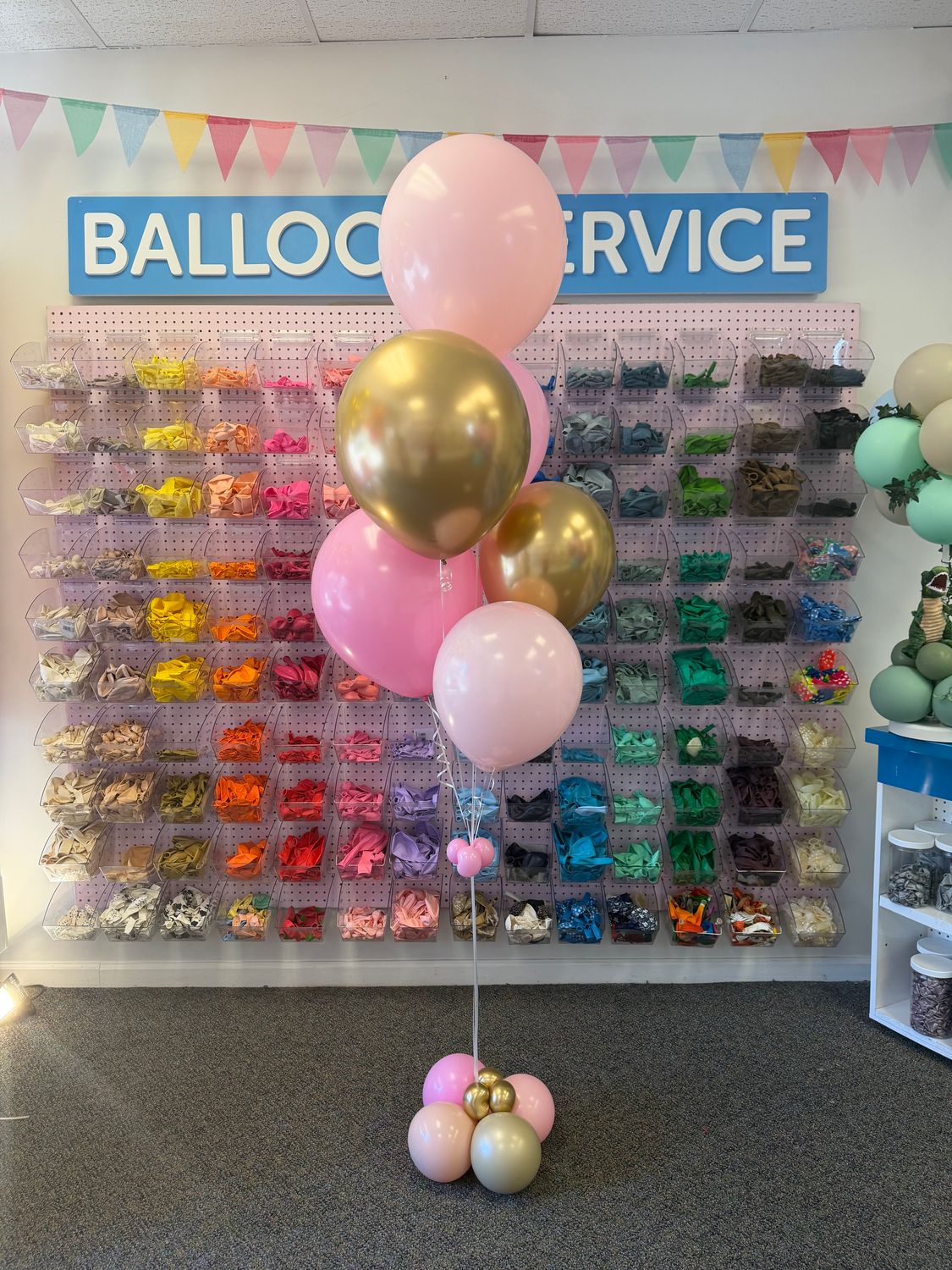 Half Dozen Mixed-Size Helium Balloons Half Dozen Mixed-Size Helium Balloons