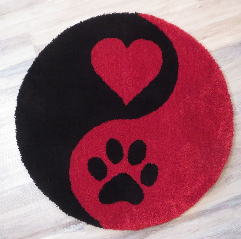 Yin und Yang Teppich ca. 75 cm Durchmesser Rot/Schwarz