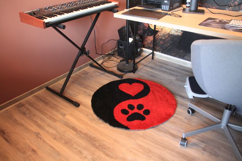 Yin und Yang Teppich ca. 75 cm Durchmesser Rot/Schwarz