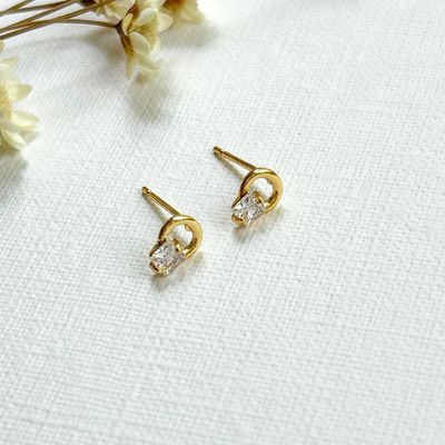 Dainty Circle Geometric Studs