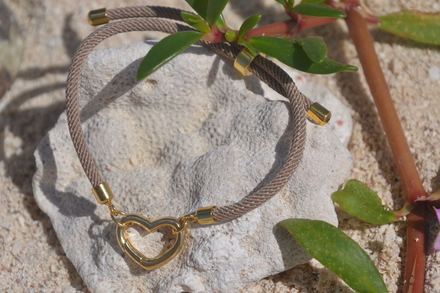 Paracord Bracelet with Heart Clasp