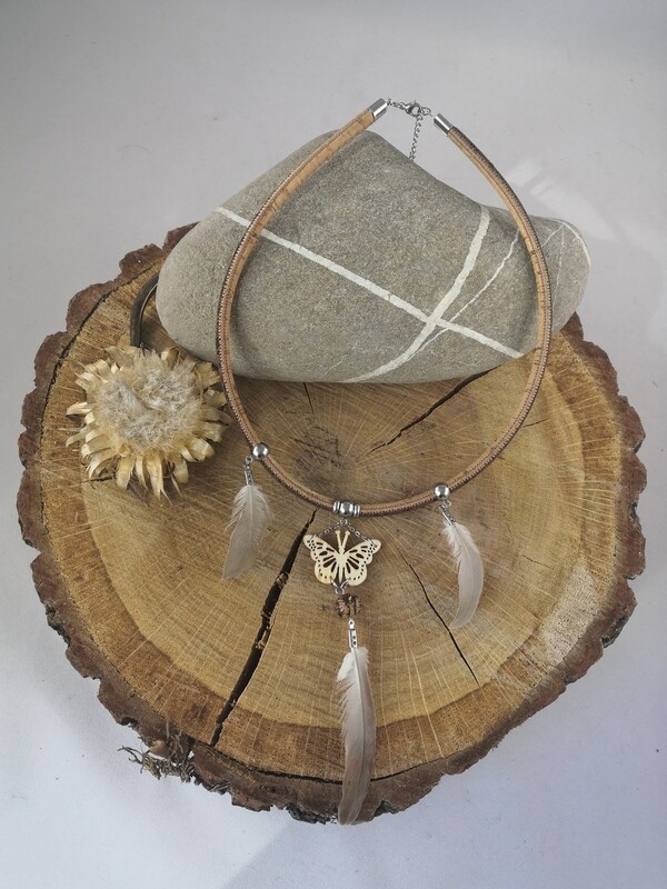 Collier en liège et bois papillon