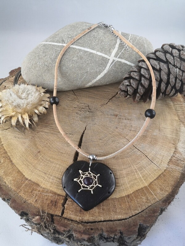 Collier en liège et bois de coco coeur