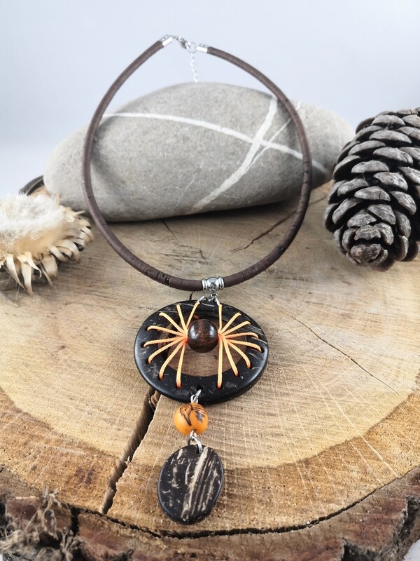 Collier en liège et bois de coco orange