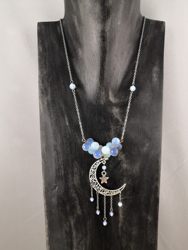 Collier en pierres de lune synthétique
