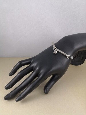 Bracelet en acier et perles en verre facetté grises
