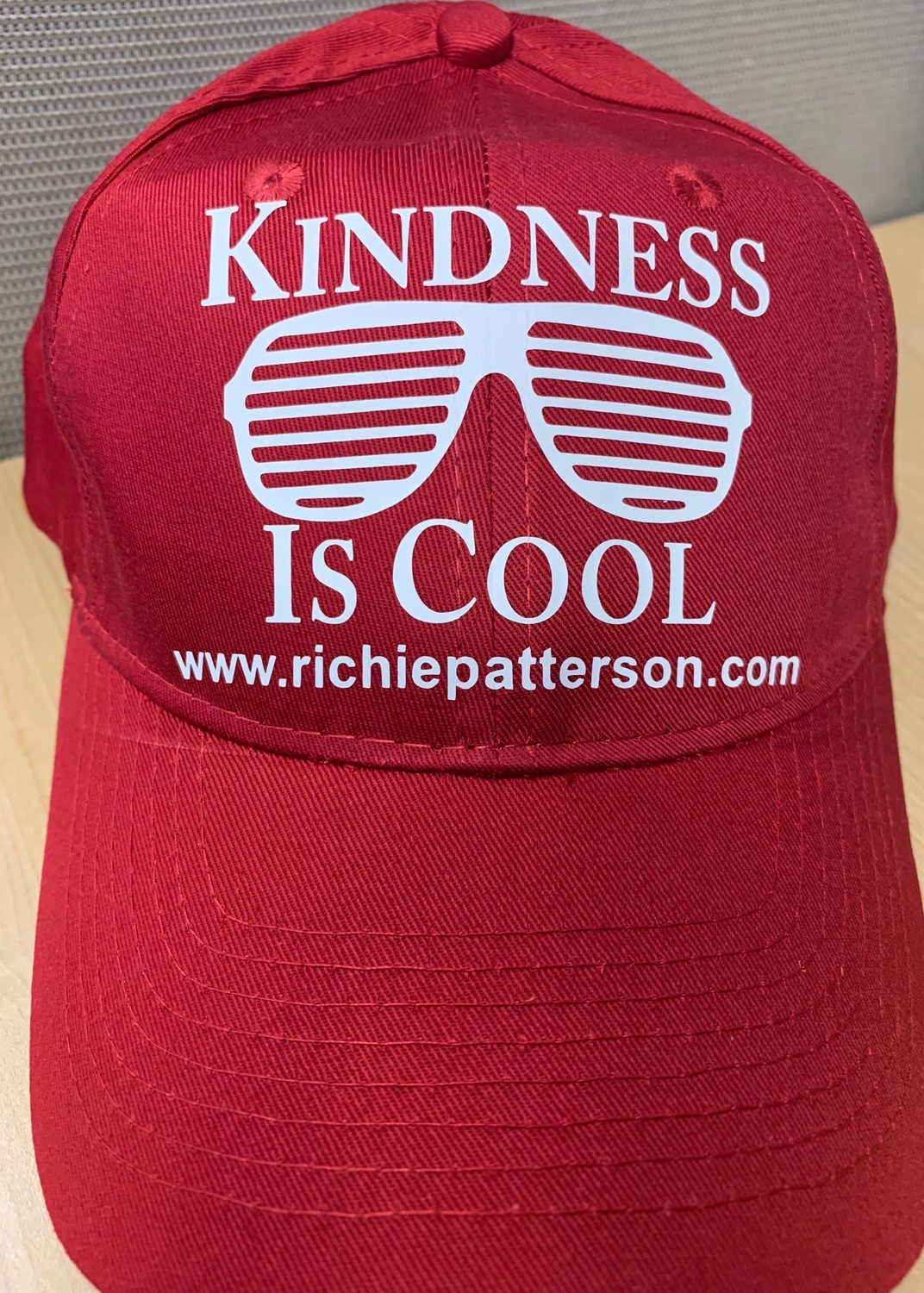 RED &amp; WHITE ONE SIZE FITS ALL STRAP HATS