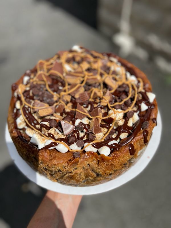 S’moreo Stuffed Choc Chip Cookie Slice