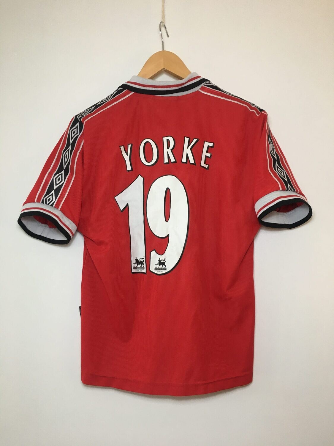 Manchester United Home Retro  Jersey Shirt Dwight Yorke #19 Print (Replica) 1998-2000