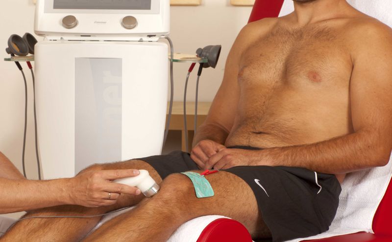 Ultrasachall-Reizstrom-Simultanbehandlung 12-15 min.