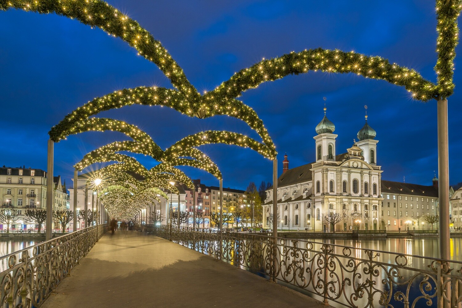 Christmas Special Switzerland: Zurich, Lucerne &amp; Rhine Waterfalls