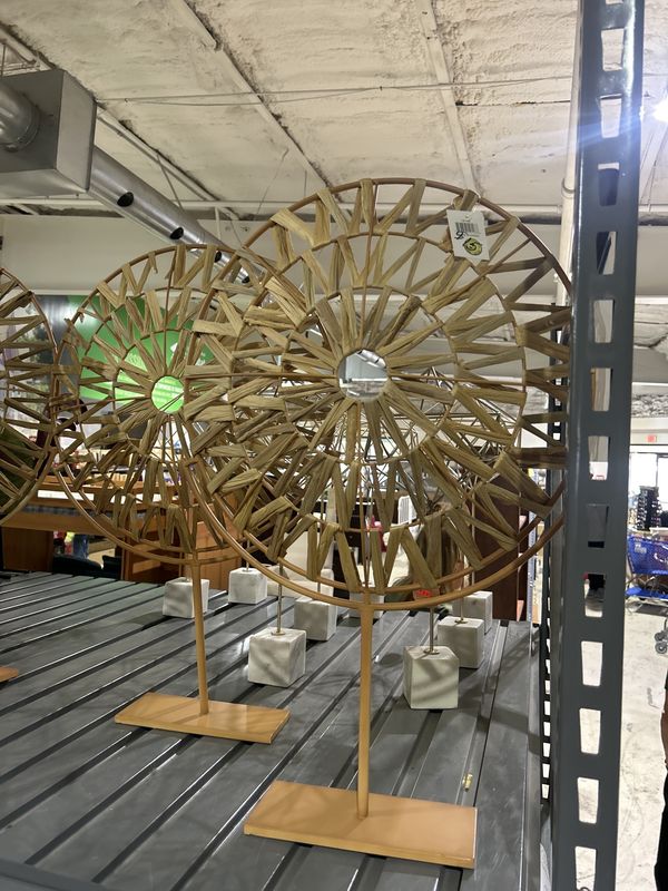 Brown starburst table topper