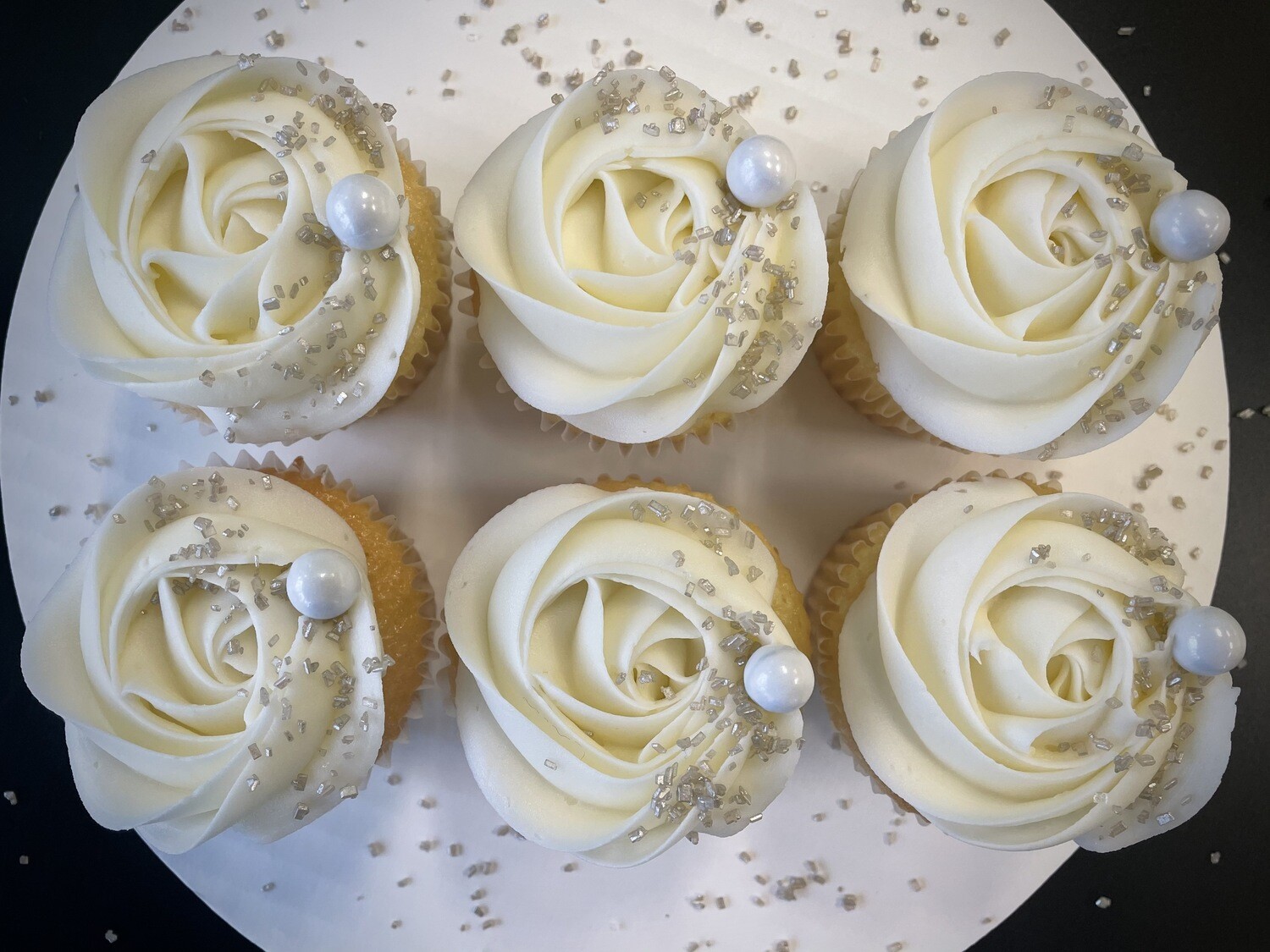 12 Cupcakes- Ladies/Anniversary/Bridal 12 Cupcakes- Ladies/Anniversary/Bridal