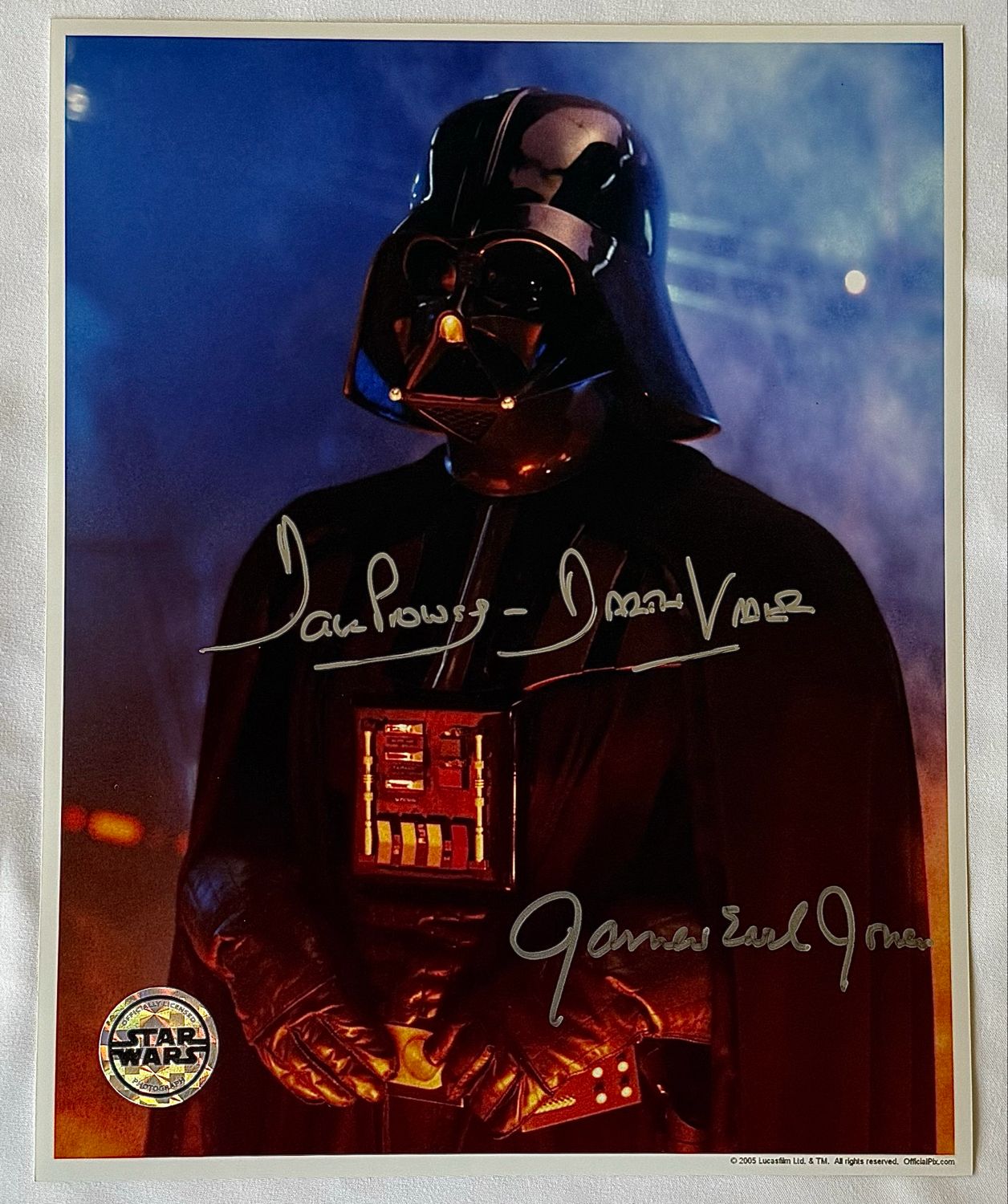 OFFICIAL PIX DARTH VADER 8X10 PHOTO SIGNED BY DAVE PROWSE AND JAMES EARL JONES