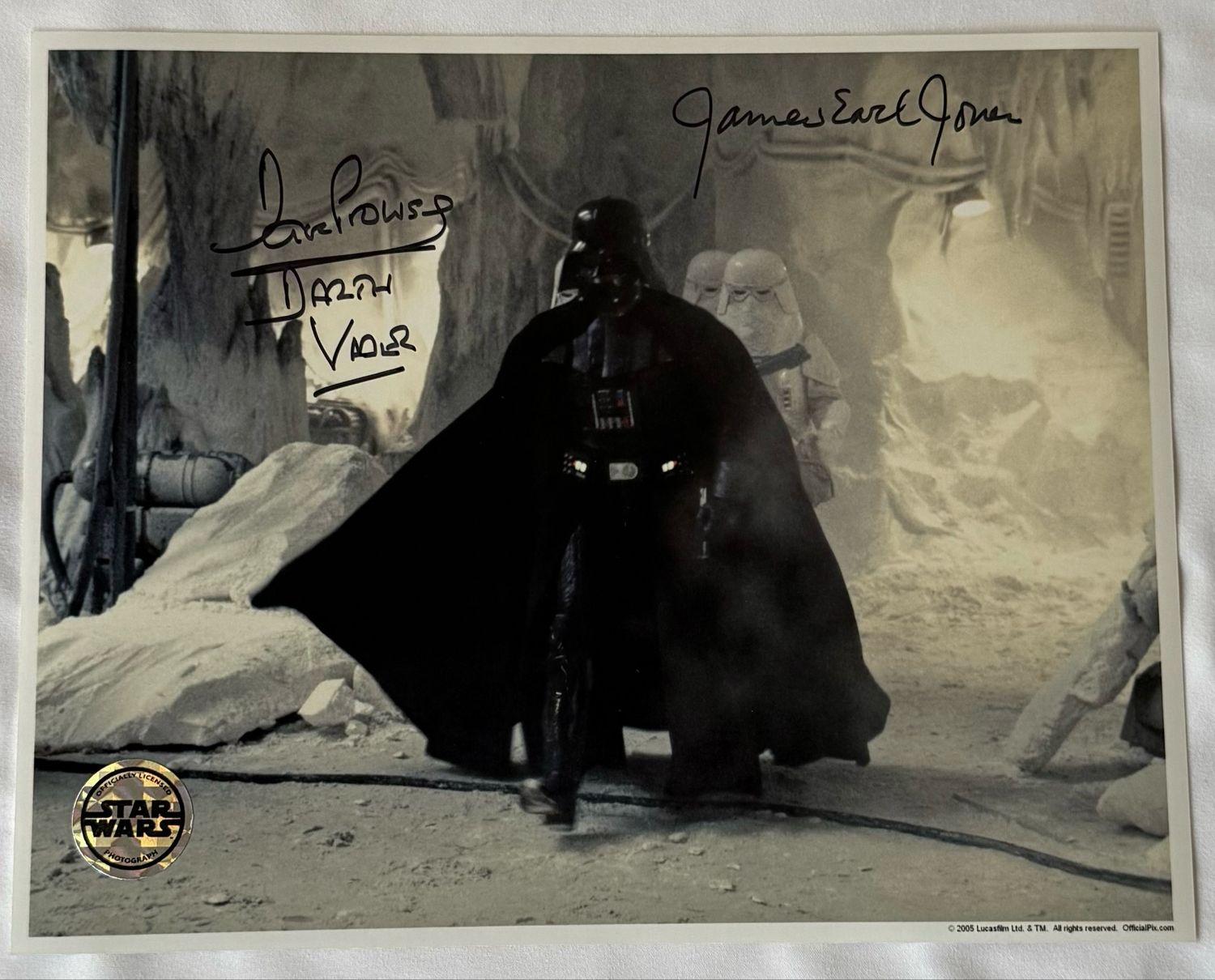 OFFICIAL PIX DARTH VADER 8X10 PHOTO SIGNED BY DAVE PROWSE AND JAMES EARL JONES